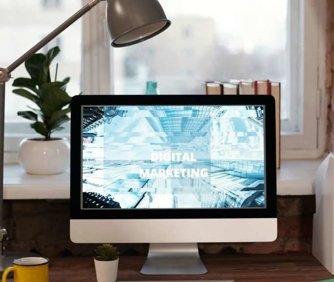 Monitor mit Bild Digitales Marketing