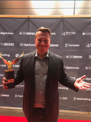 Dave Brych mit Award